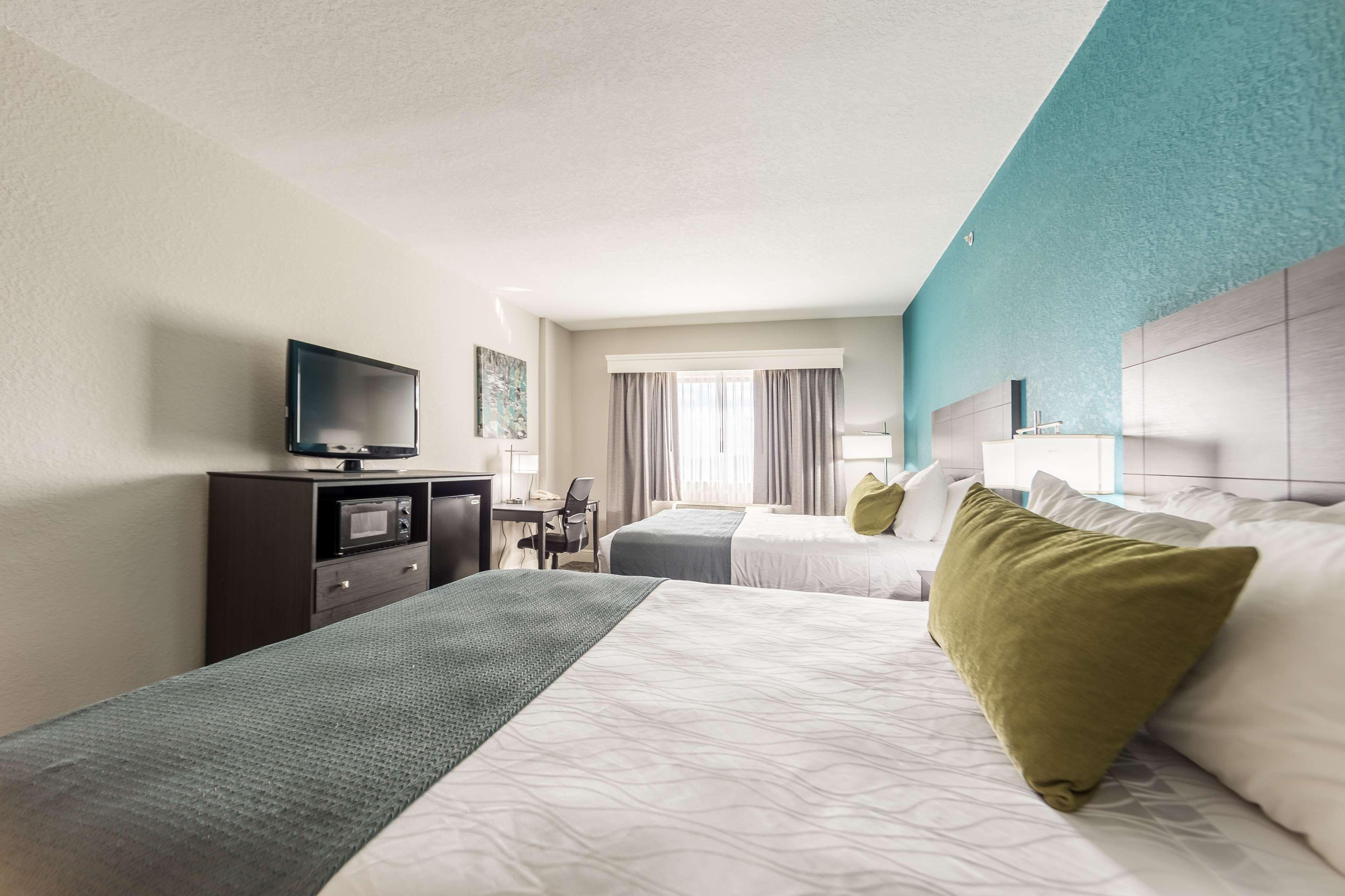 Best Western Plus Sebastian Hotel & Suites Exterior photo