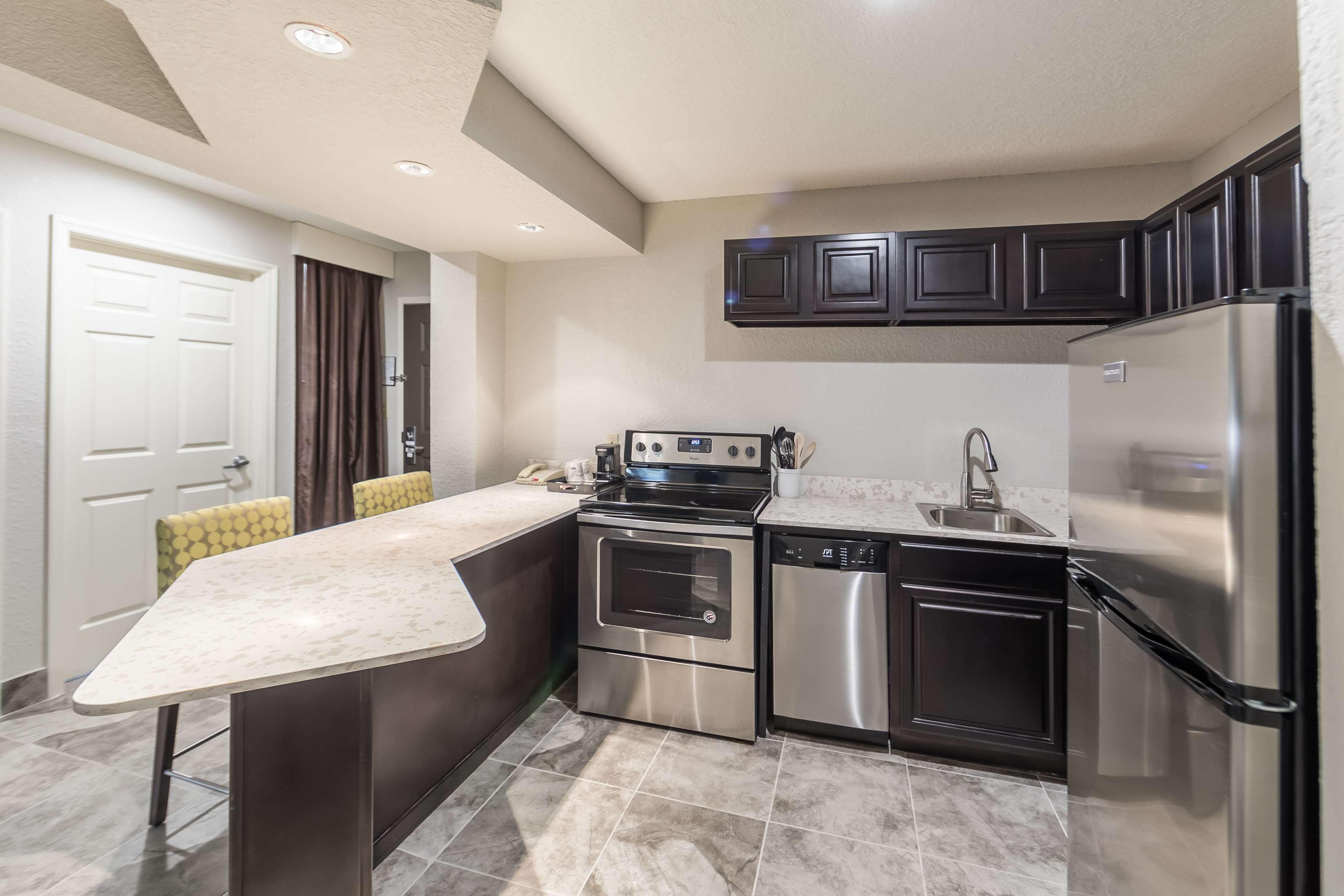 Best Western Plus Sebastian Hotel & Suites Exterior photo