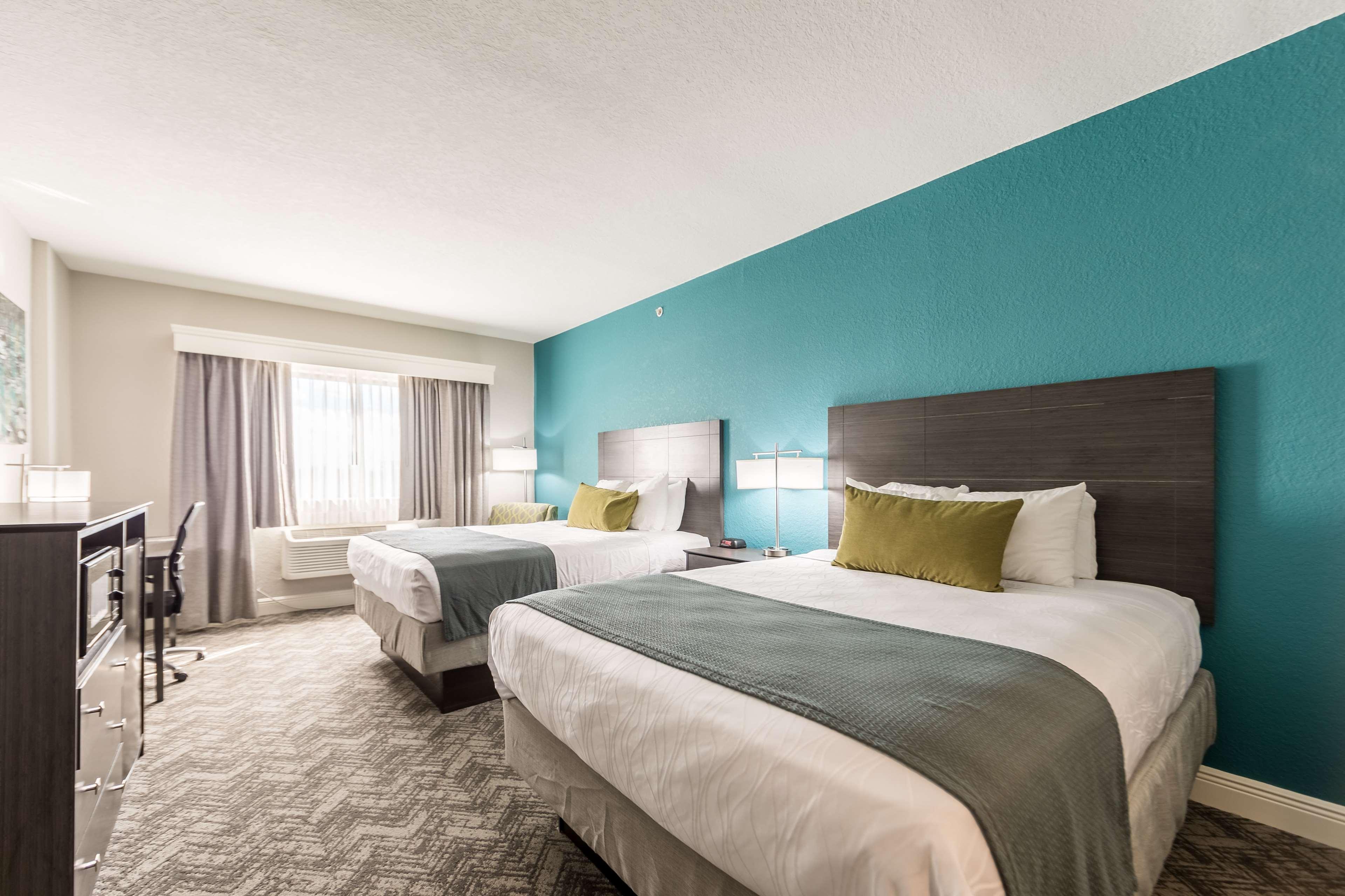 Best Western Plus Sebastian Hotel & Suites Exterior photo