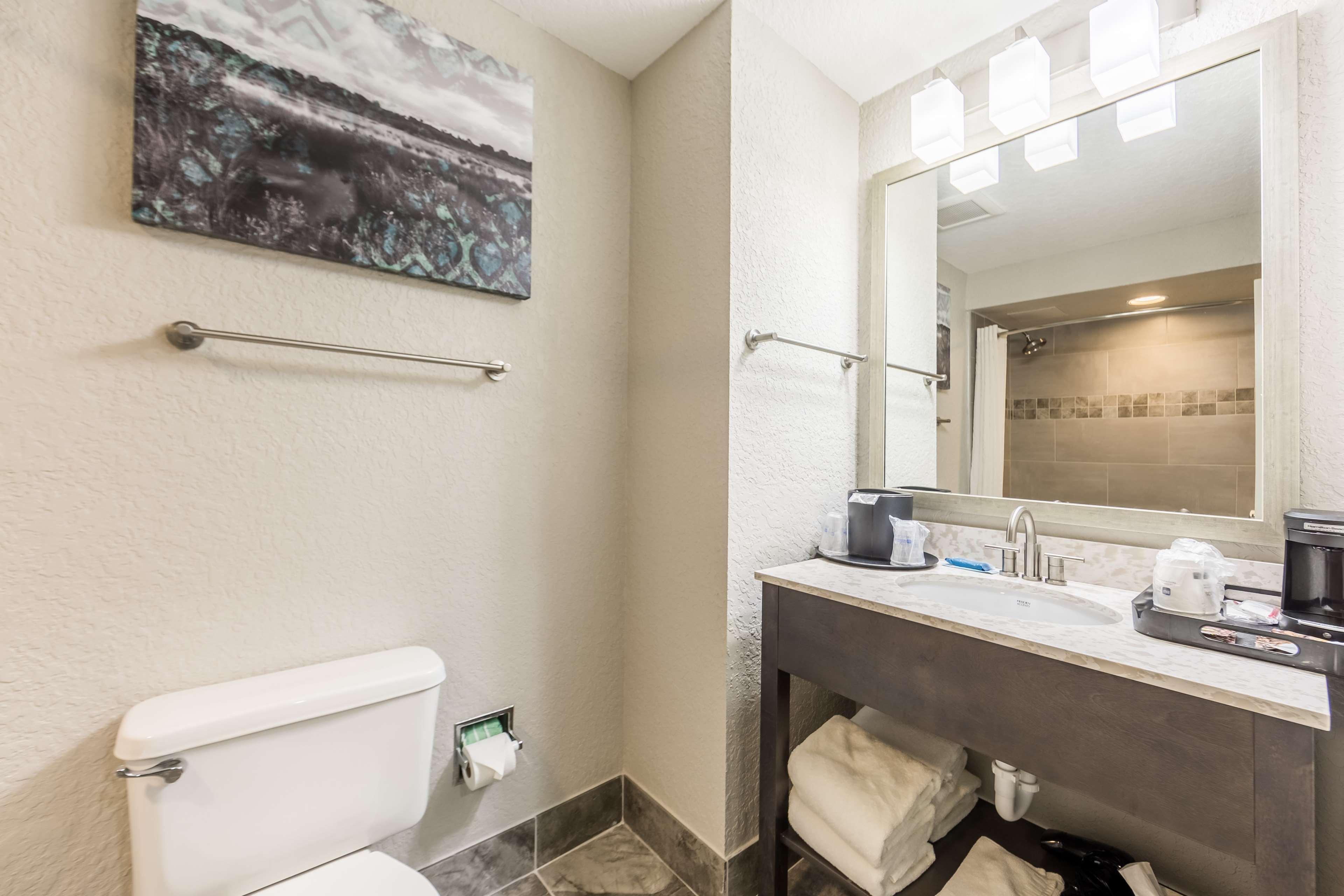 Best Western Plus Sebastian Hotel & Suites Exterior photo