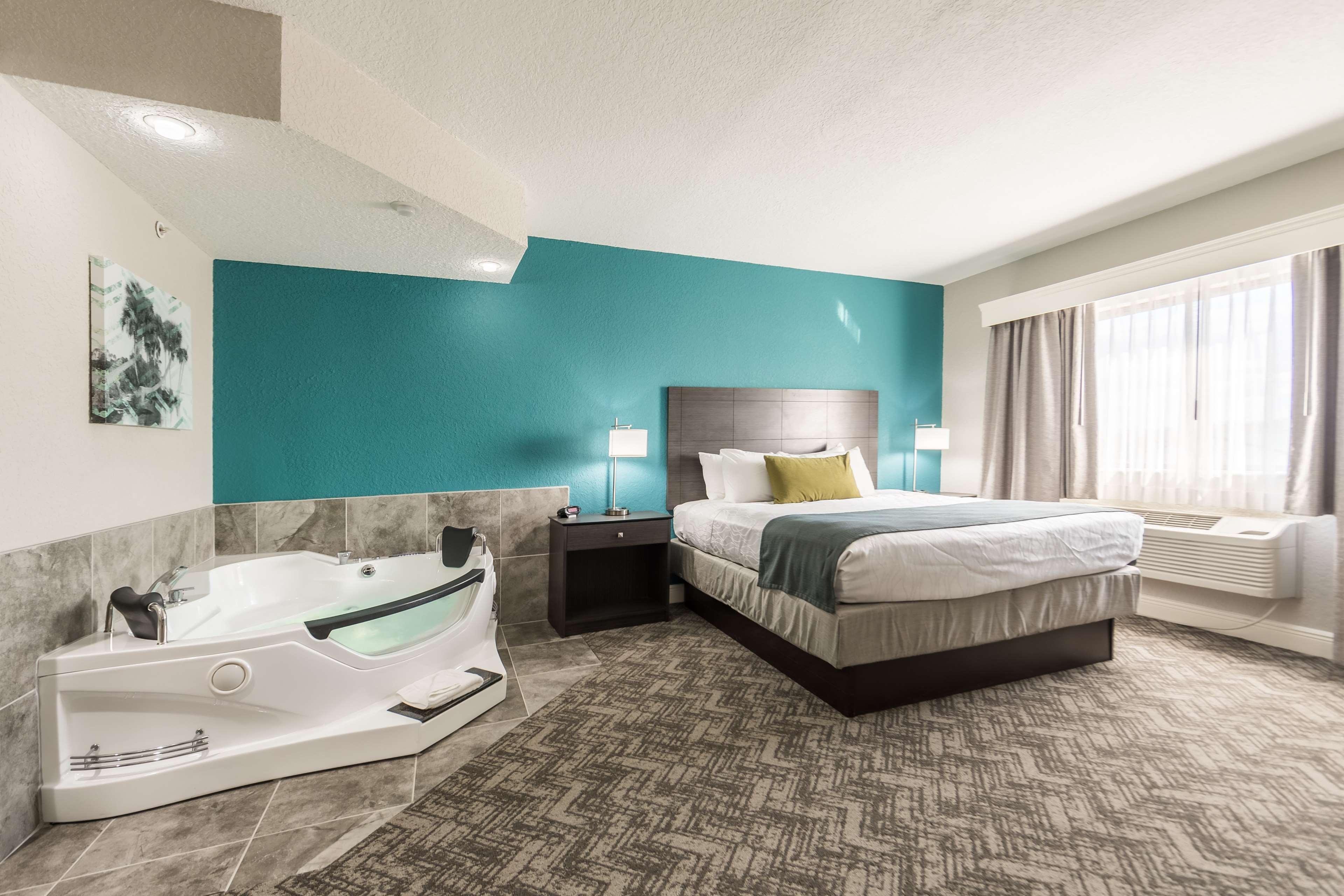 Best Western Plus Sebastian Hotel & Suites Exterior photo