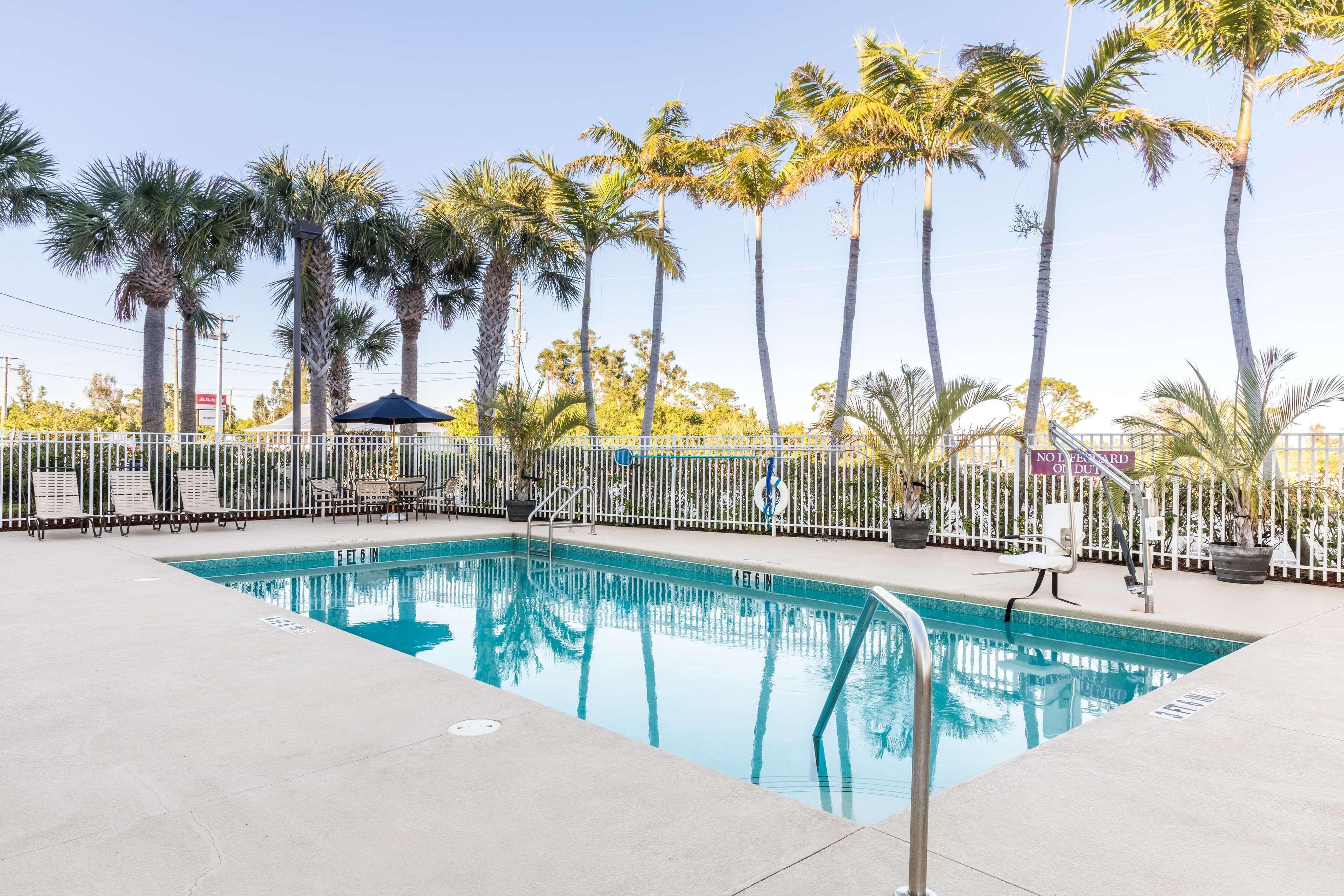 Best Western Plus Sebastian Hotel & Suites Exterior photo