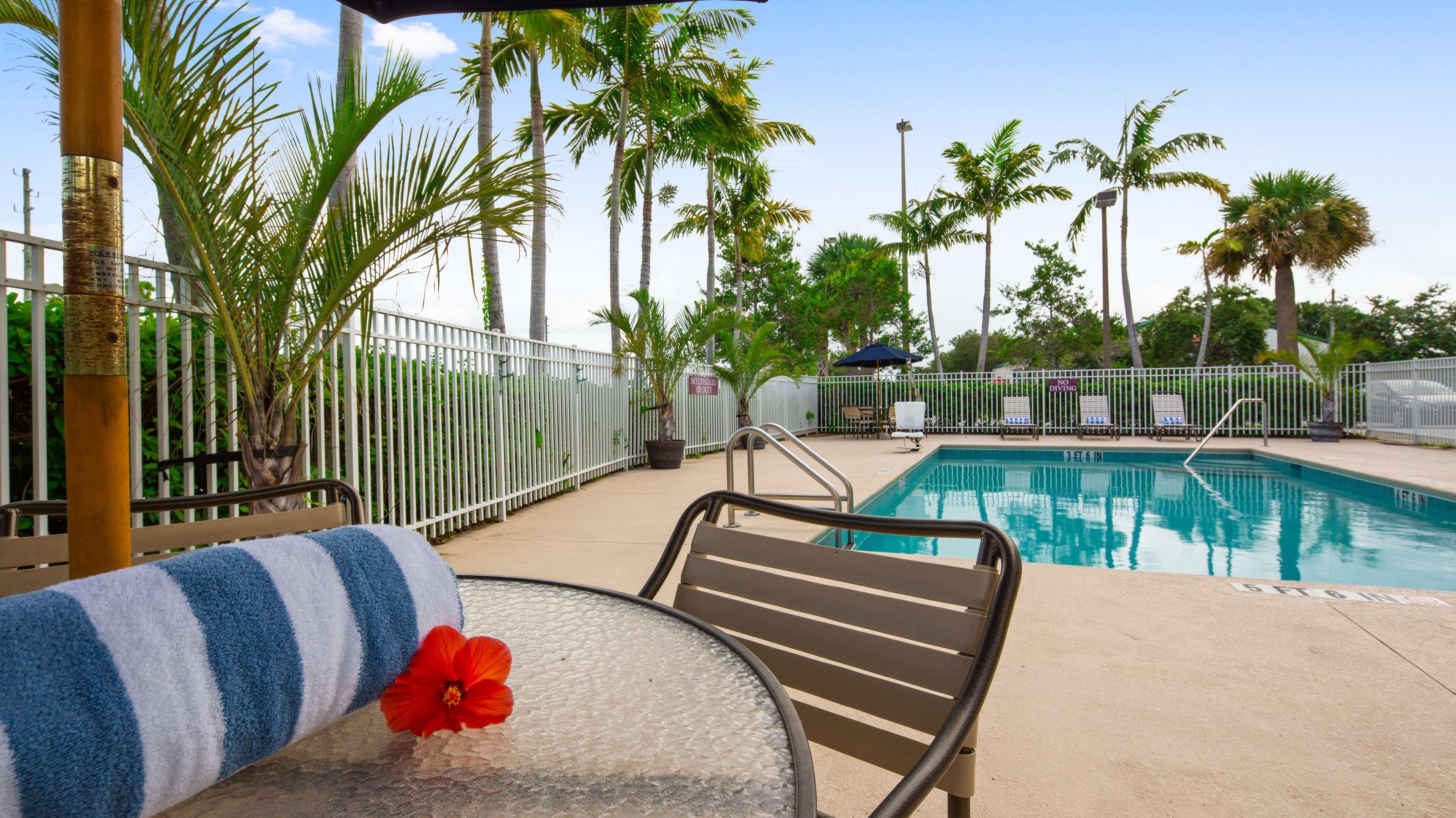 Best Western Plus Sebastian Hotel & Suites Exterior photo