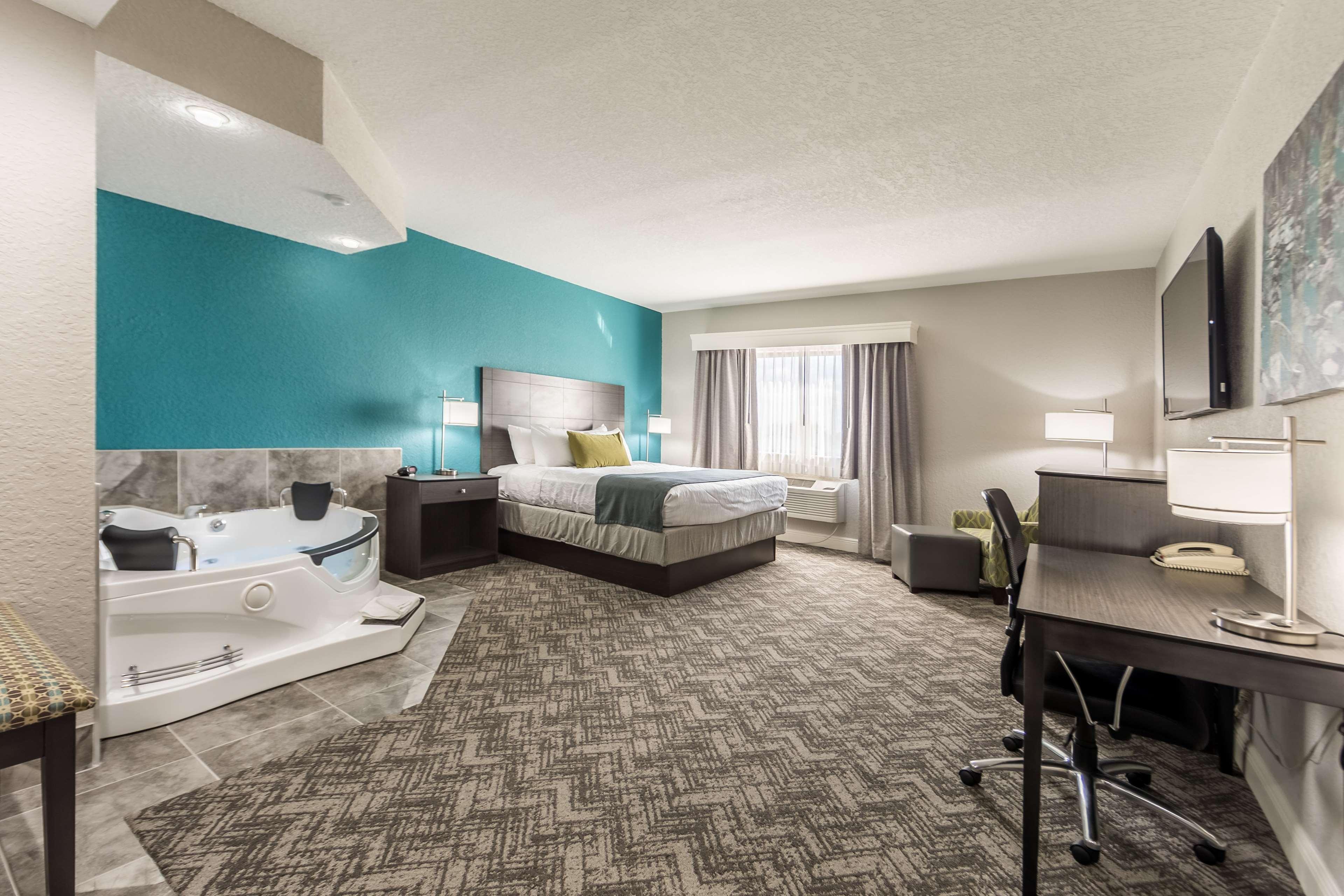 Best Western Plus Sebastian Hotel & Suites Exterior photo