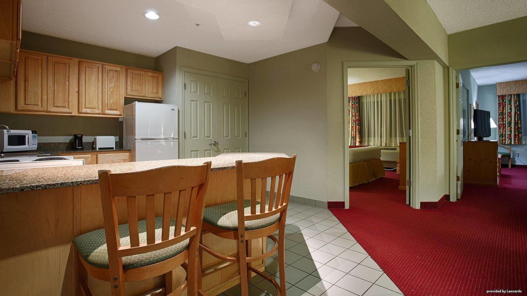 Best Western Plus Sebastian Hotel & Suites Exterior photo