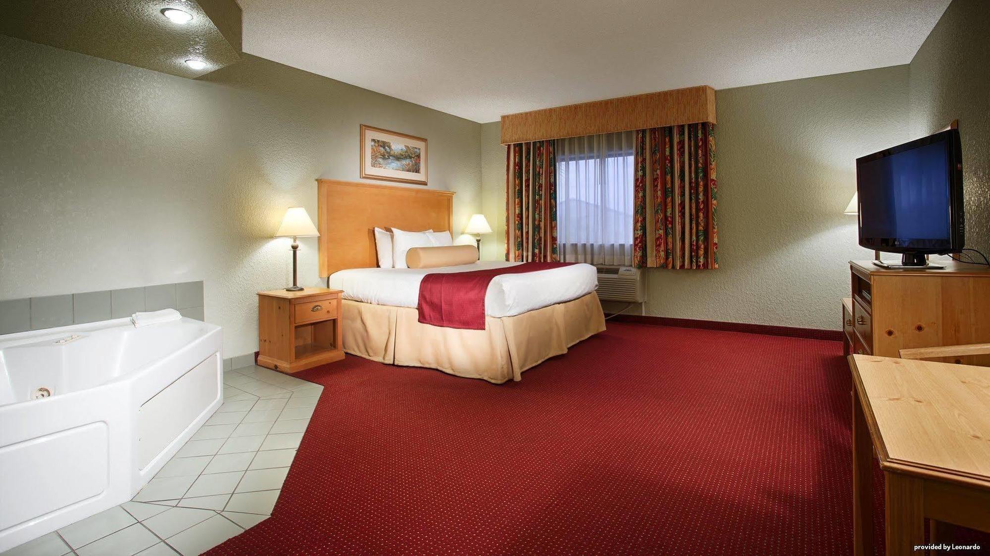 Best Western Plus Sebastian Hotel & Suites Exterior photo
