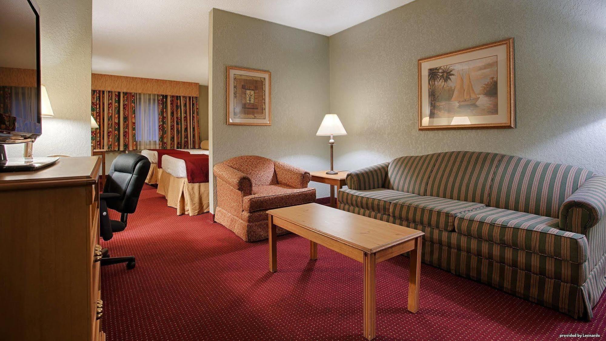 Best Western Plus Sebastian Hotel & Suites Exterior photo