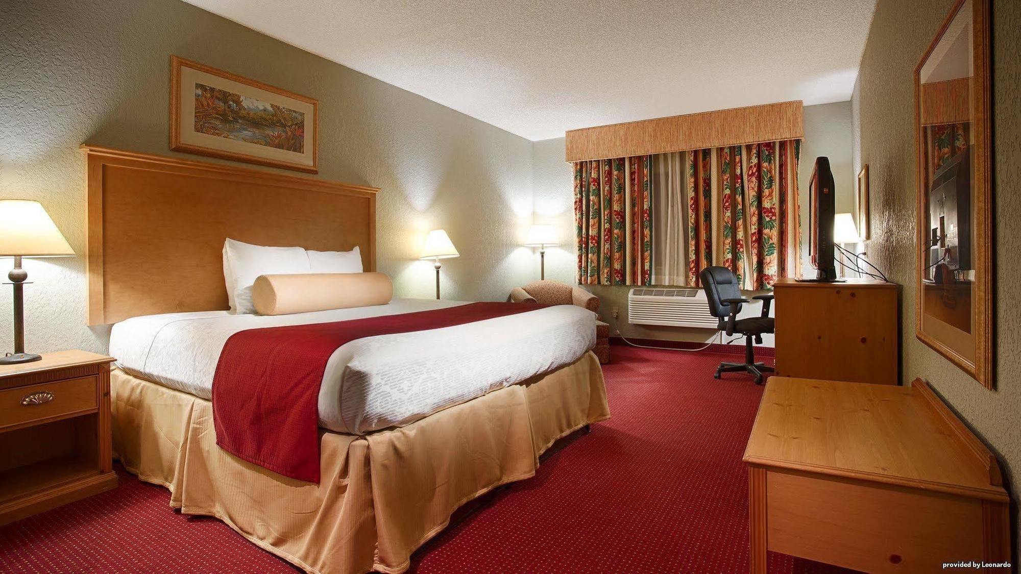 Best Western Plus Sebastian Hotel & Suites Exterior photo