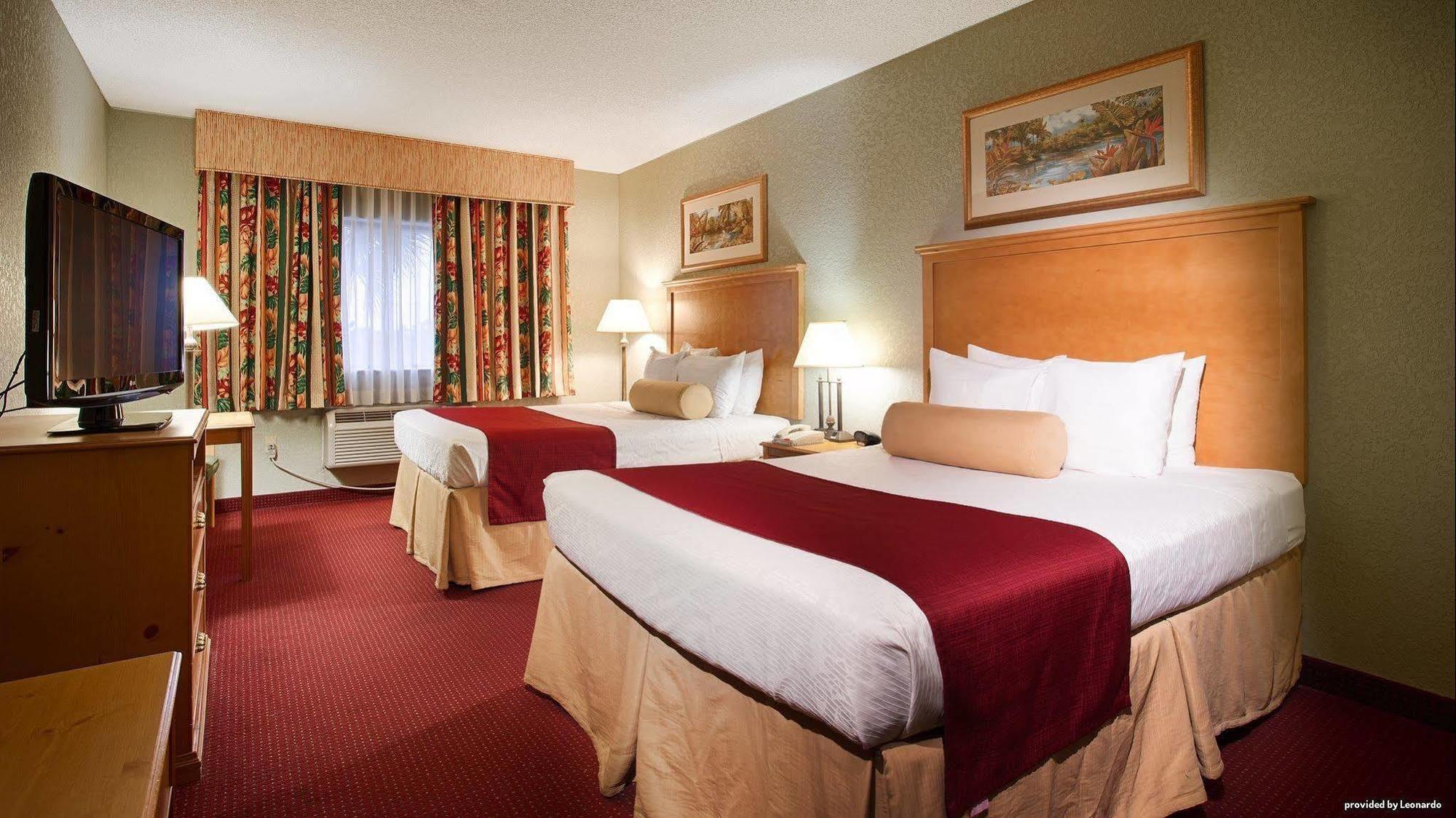 Best Western Plus Sebastian Hotel & Suites Exterior photo
