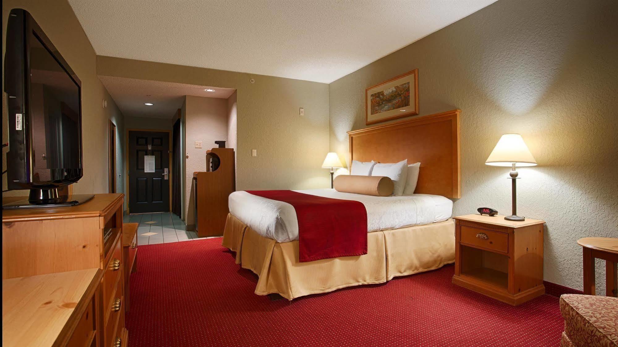 Best Western Plus Sebastian Hotel & Suites Exterior photo